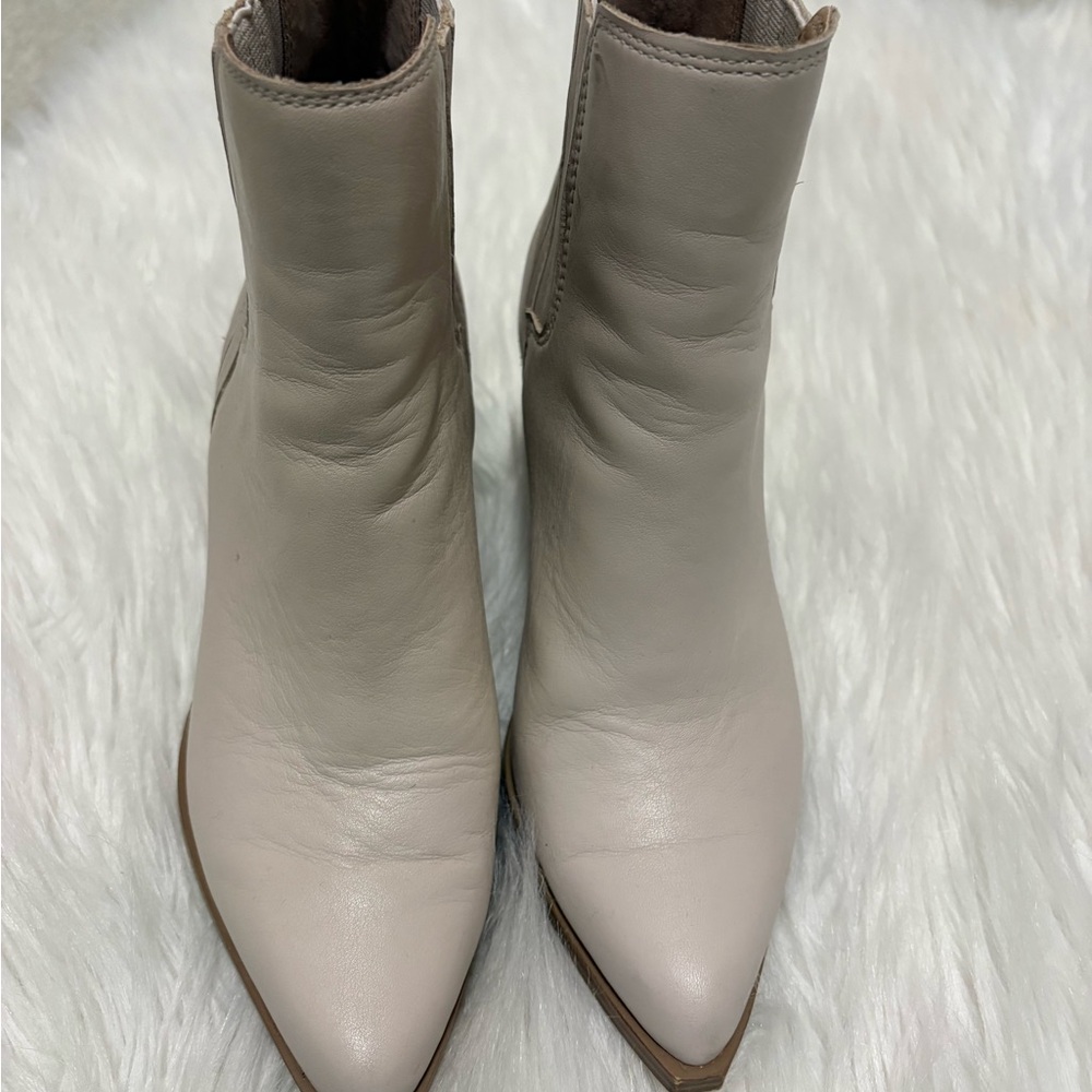 Steve Madden Off White Beige Boho Western Pointed Toe Ankle Boots